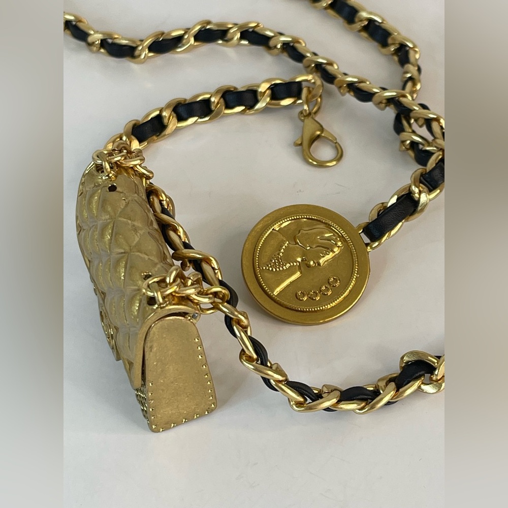 Gold Chain Belt with Quilted Pendant - Picture 3 of 6